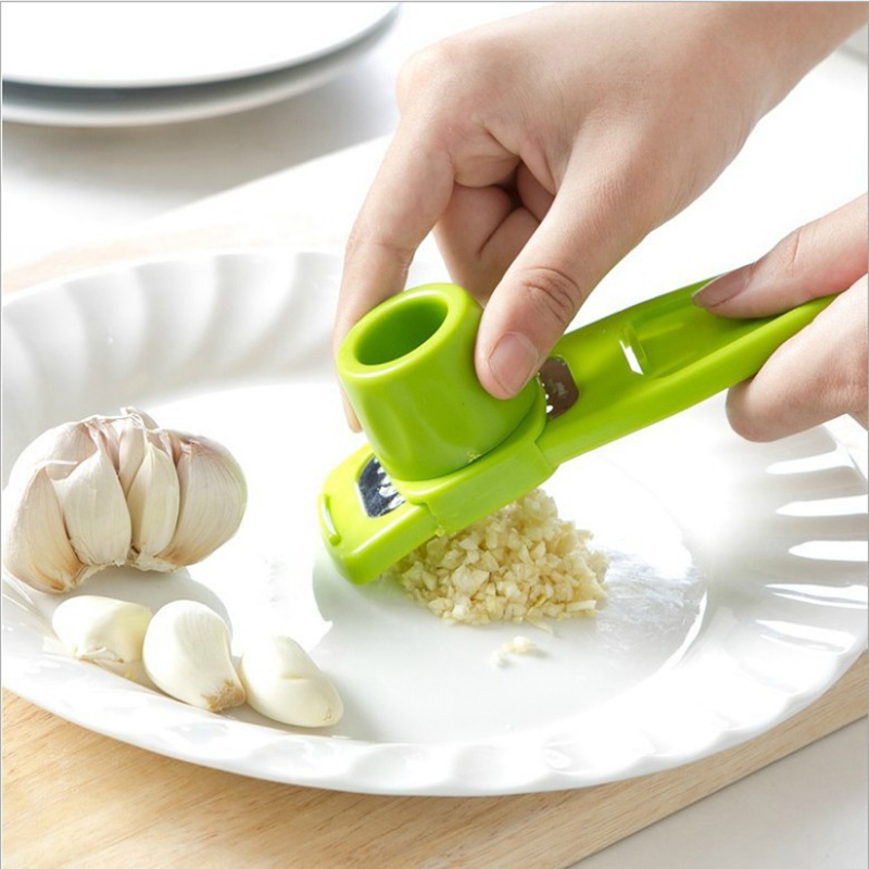 Kitchen Gadgets Gift - 1 แพ็คมินิเครื่องบดกระเทียมสร้างสรรค์กระเทียมกดครัวกระเทียม Mash คู่มือกระเทียม Mashing สีเขียว